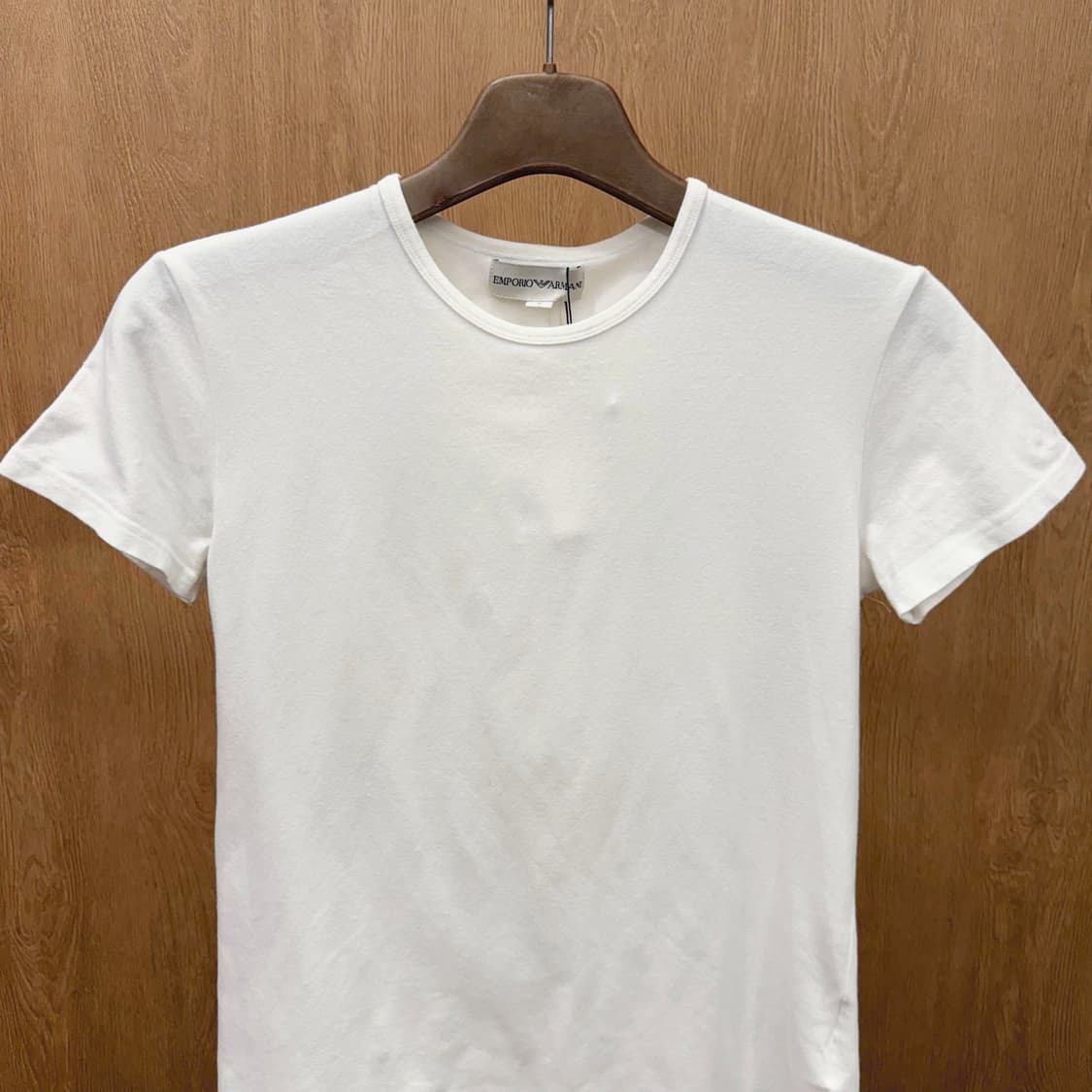 엠포리오 아르마니 라운드넥 반팔 티셔츠 백 로고 레터링 디테일 화이트 상품이미지4