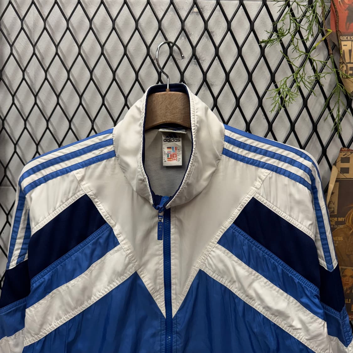 90s 아디다스 올드스쿨 바람막이 전면 하단 로고 포인트 블루 화이트 상품이미지3