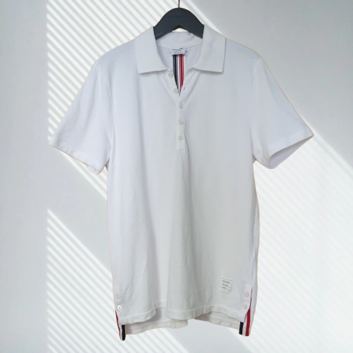 명품 톰브라운 화이트 클래식 피케 백스트라이프 폴로 티셔츠 폴로티 피케티 상품이미지2