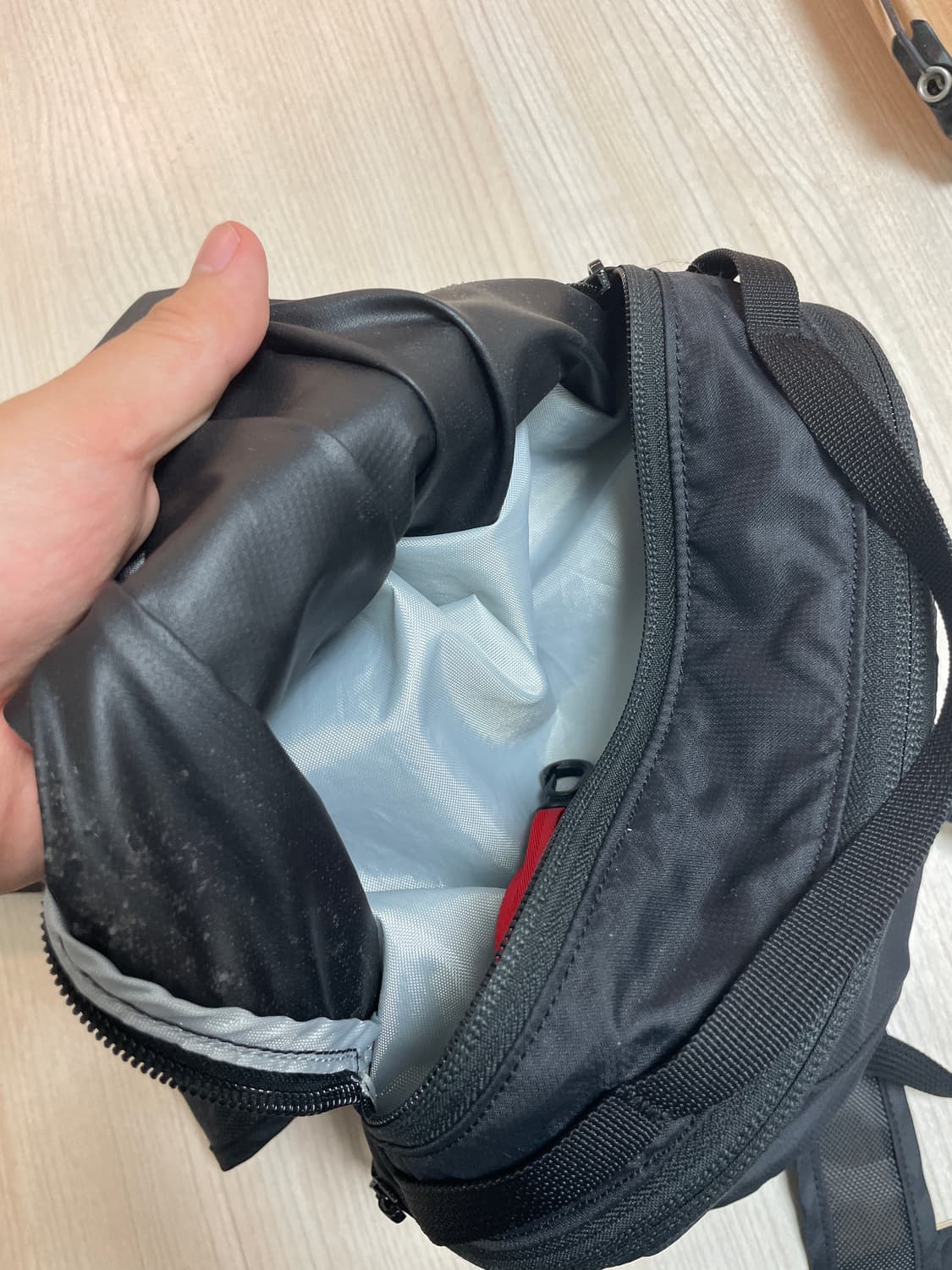 아크테릭스 헬리아드 15 백팩 블랙 상품이미지5