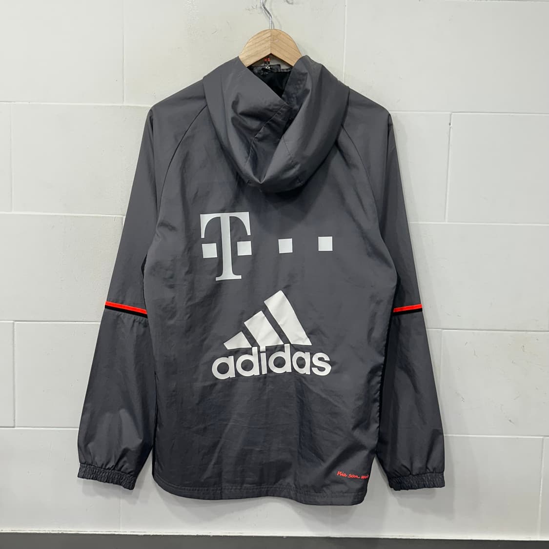 아디다스 뮌헨 바람막이 상품이미지7