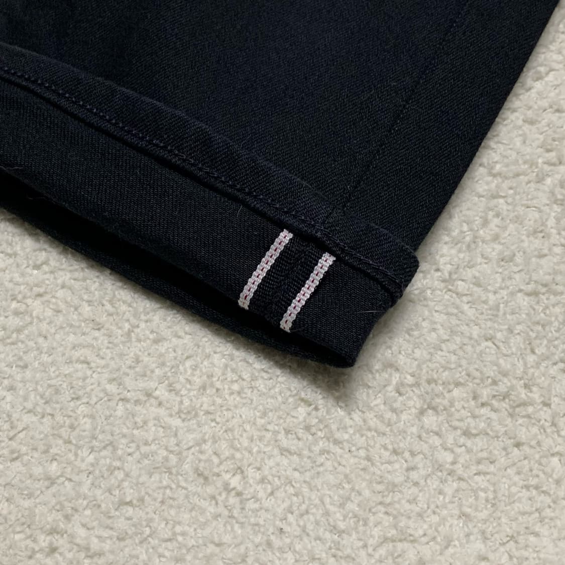 [표기 32, 실측 33] 유니클로 스트레이트핏 셀비지 블랙진 상품이미지4
