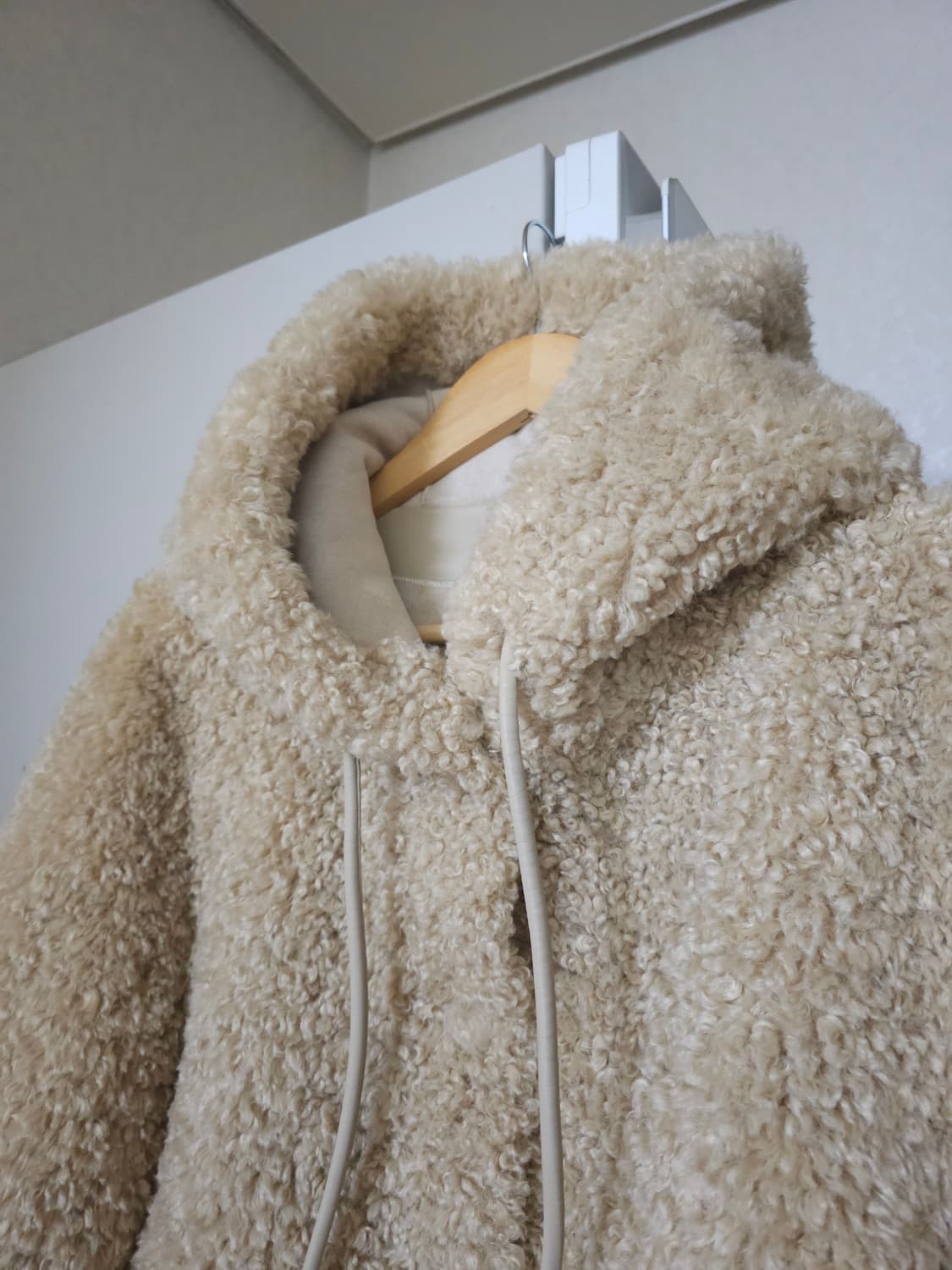 뽀글이 후드 숏 자켓 베이지 상품이미지2