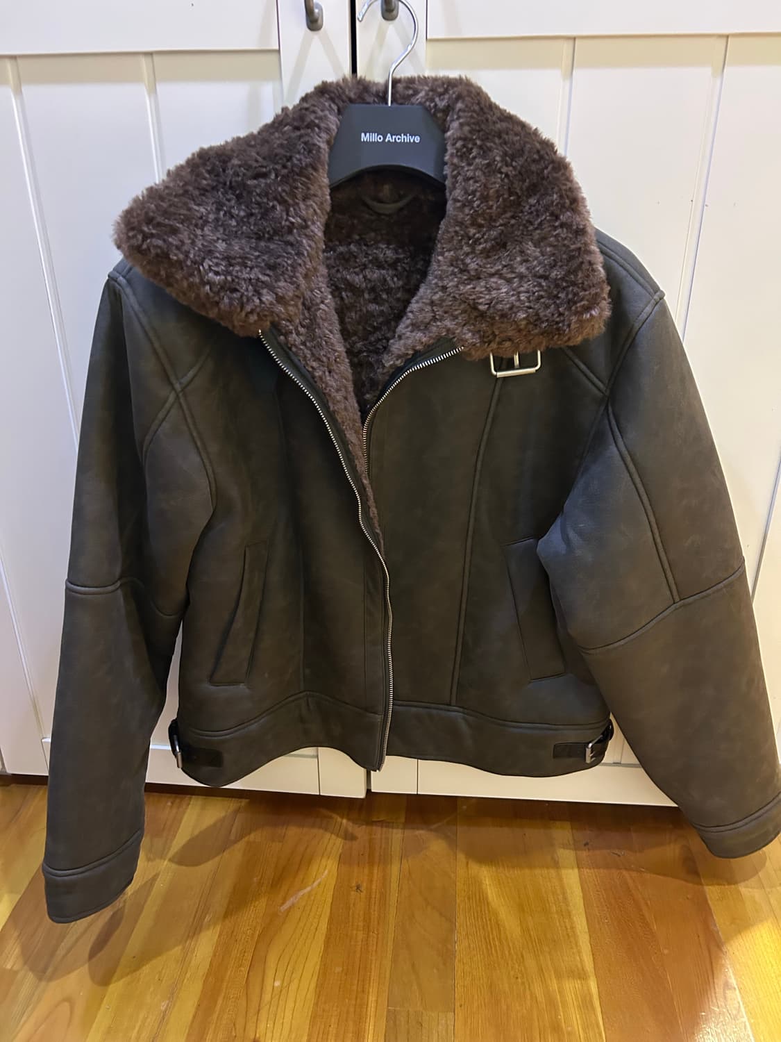 밀로아카이브 무스탕 s 상품이미지2