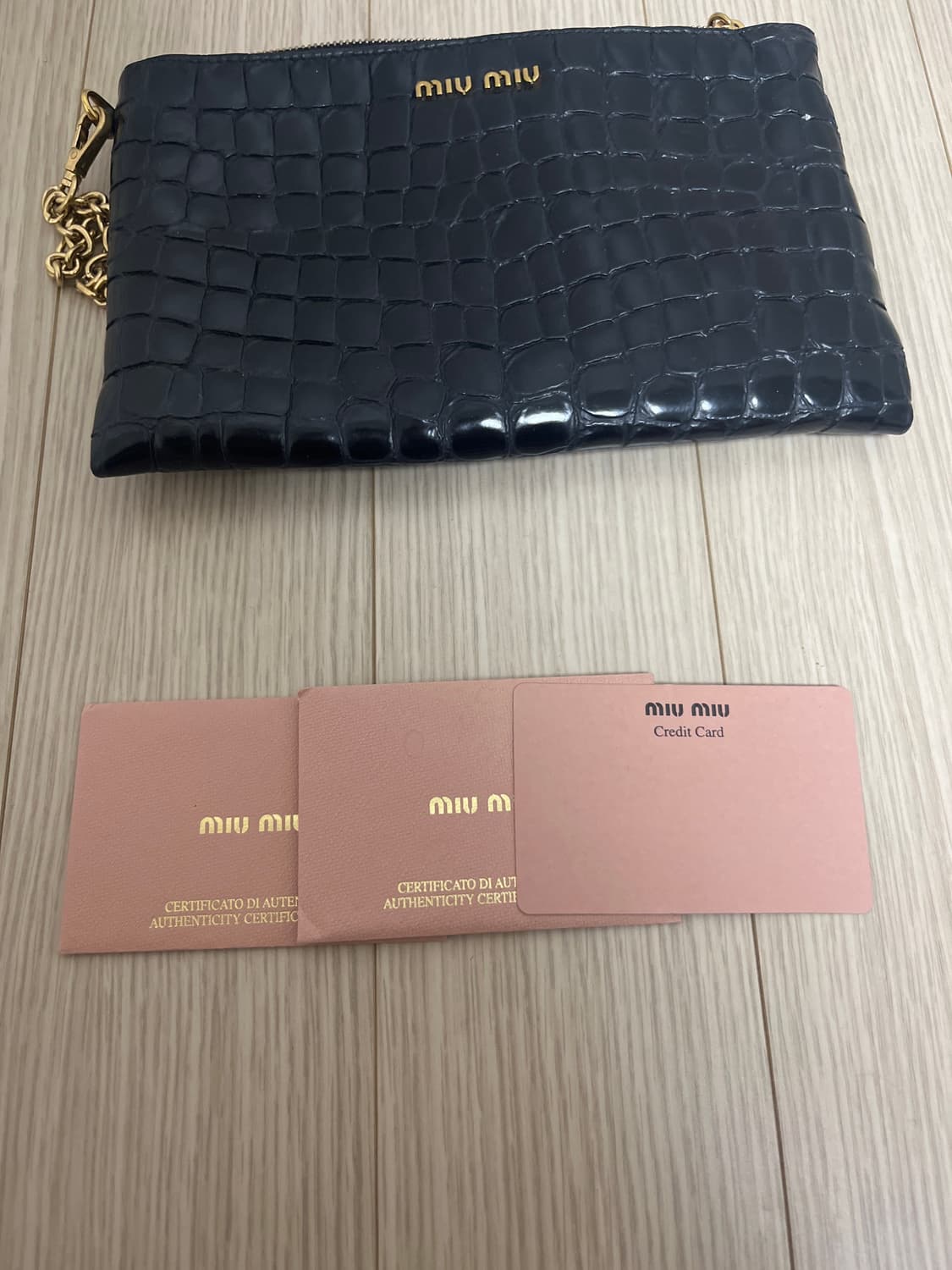 미우미우 블랙 크로코 체인 클러치 상품이미지5