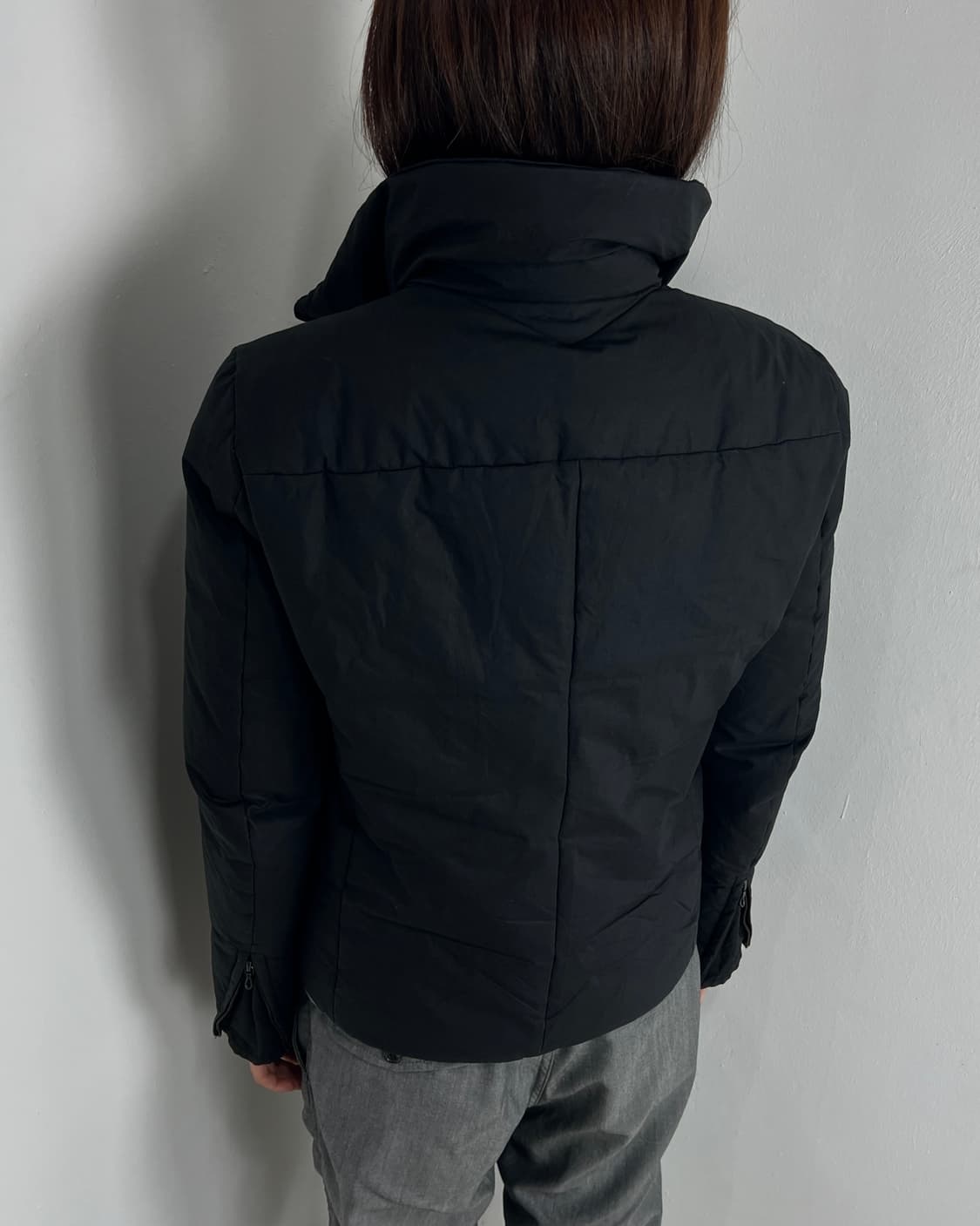 카즈유키 쿠마가이 어태치먼트 비대칭 하이넥 다운 자켓 상품이미지3