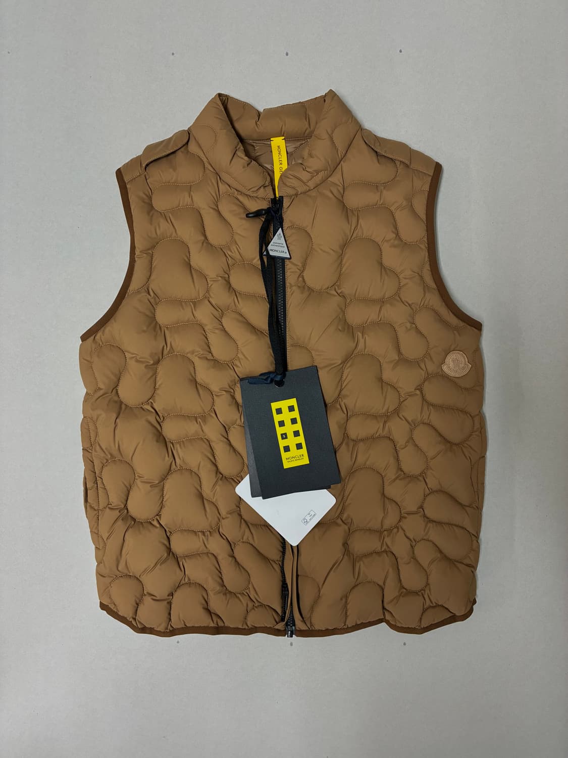 몽클레르 X 살레헤 벰버리 시어핀스키 3-IN-1 베스트 브라운 2사이즈 상품이미지3