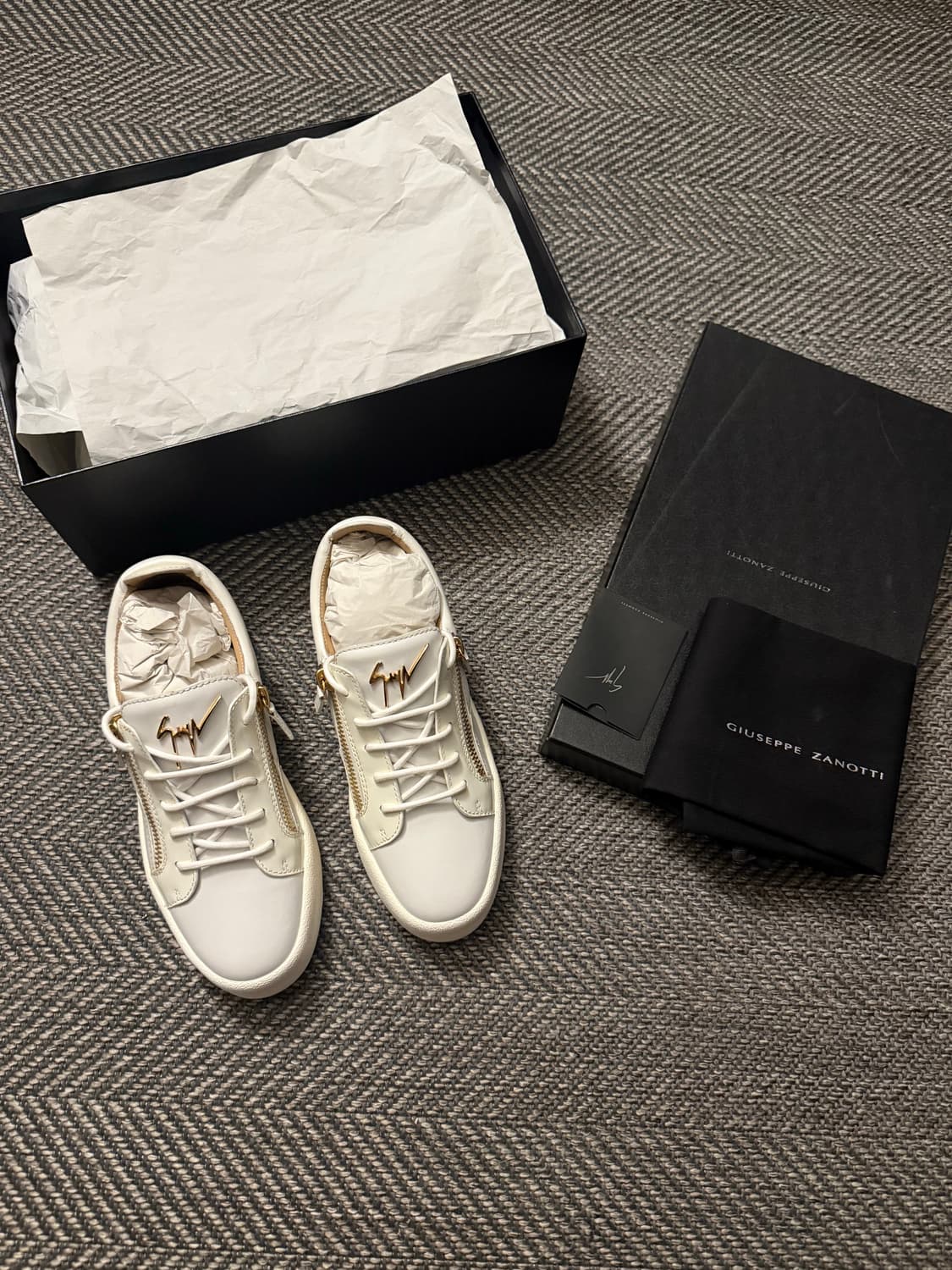 쥬세페 자노티 메이런던 화이트 39 상품이미지1