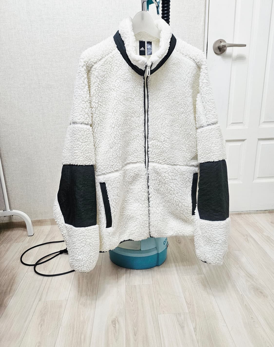 (105~110)XL☆초대장급☆ 아디다스 [화이트카키] 쉐르파 후리스점퍼 상품이미지1