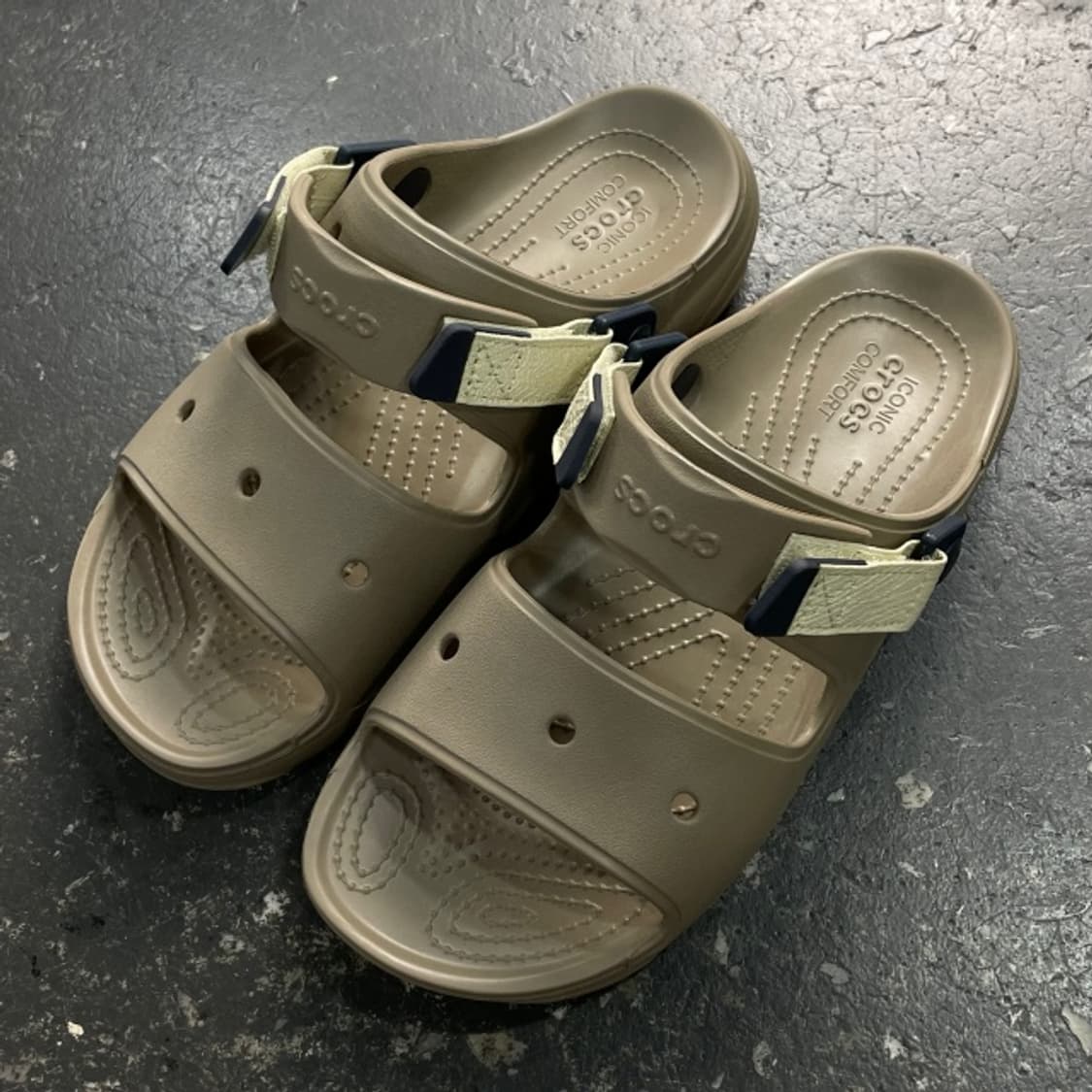 250 크록스 올터레인 샌들 상품이미지3