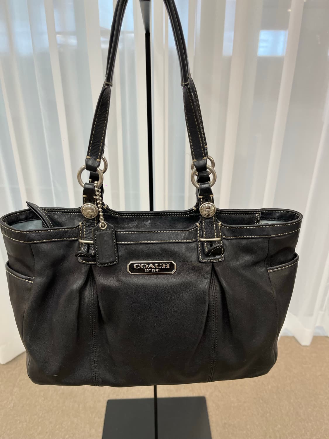 Coach Black Square Shoulder Bag 상품이미지3