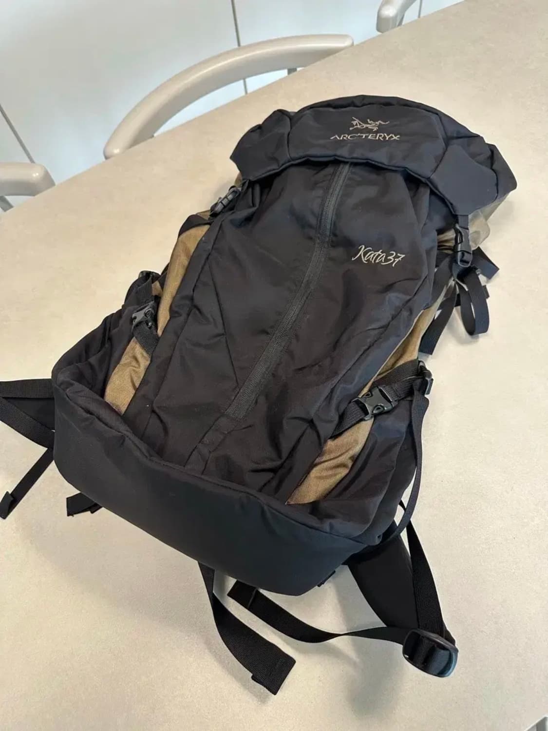 아크테릭스 Kata 37 백팩 블랙 상품이미지1