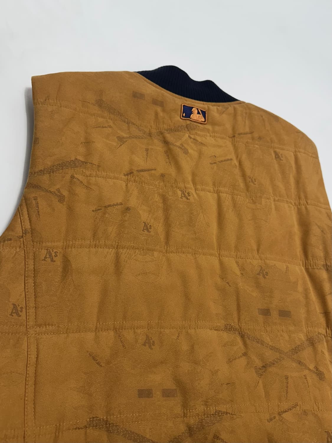 MLB 오클랜드 스웨이드 누빔 조끼 야구 자켓 상품이미지6