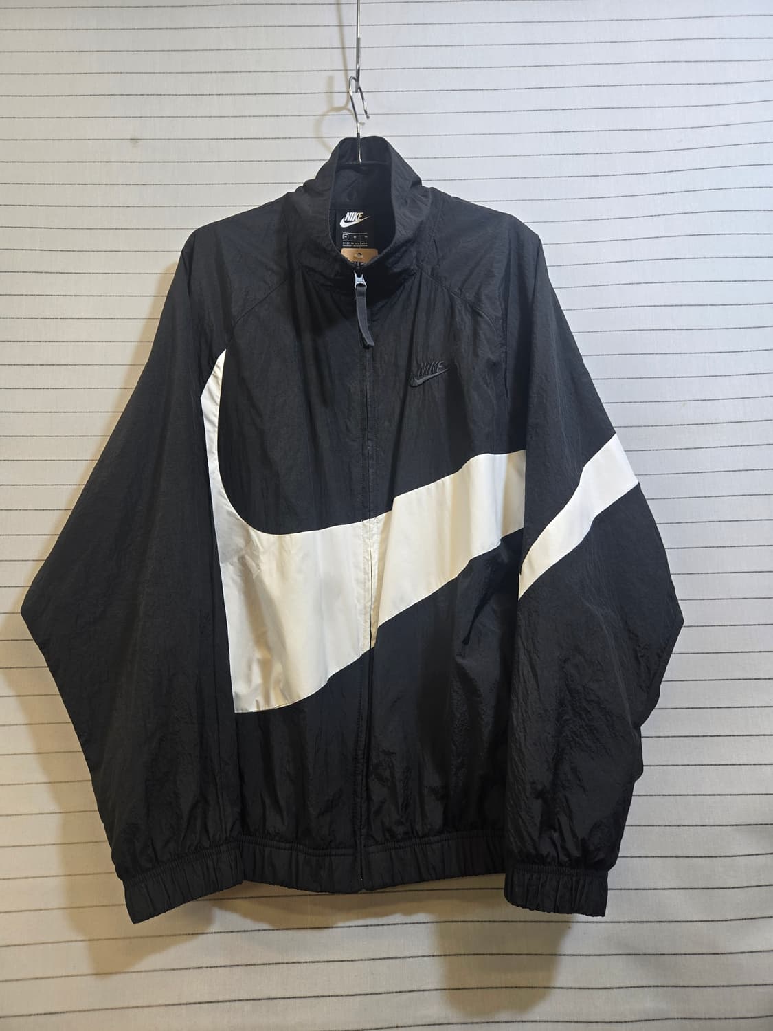 나이키 빅스우시 블랙/화이트 바람막이 상품이미지1
