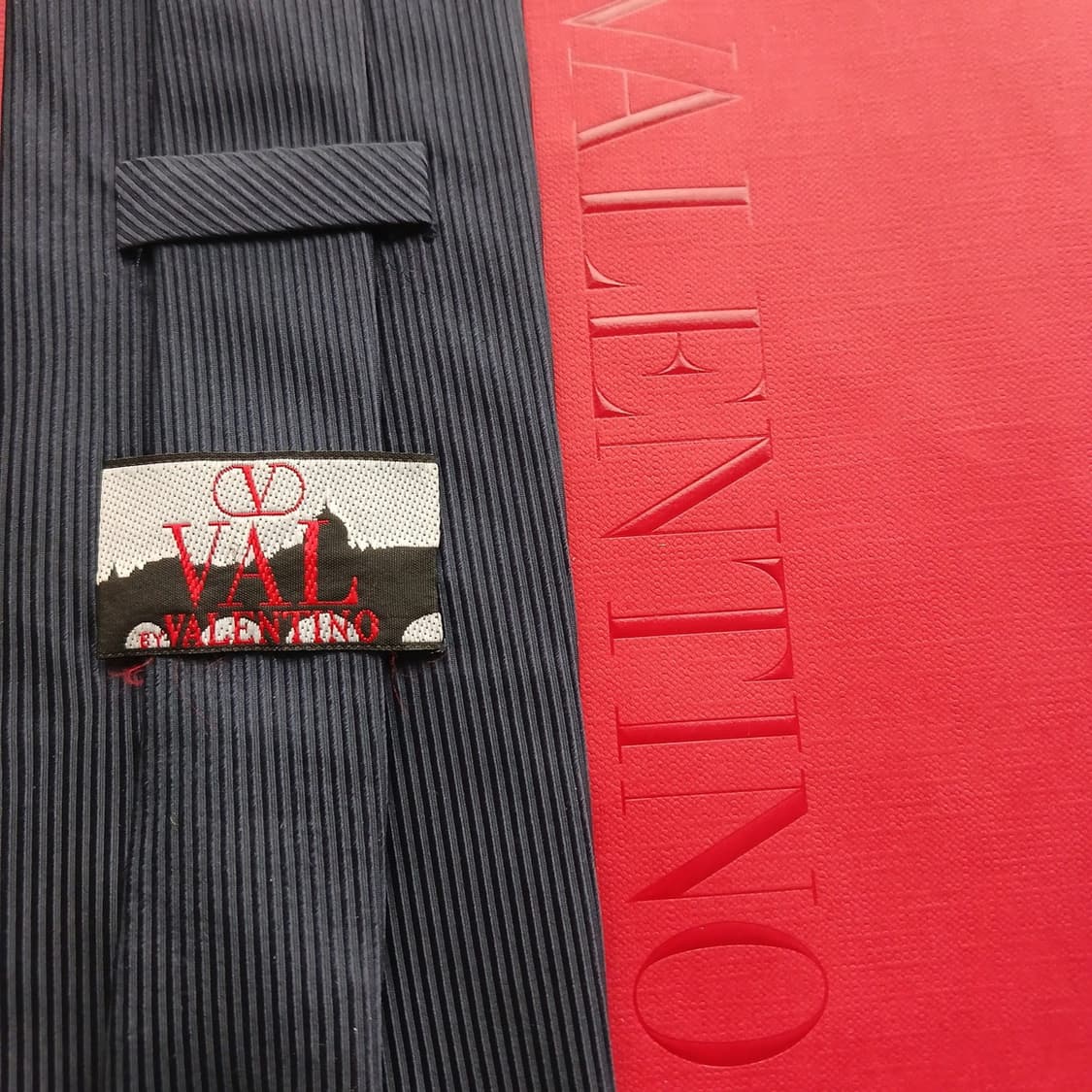 발렌티노 실크 네이비 솔리드 넥타이 9.4cm B등급 A18705
 상품이미지5