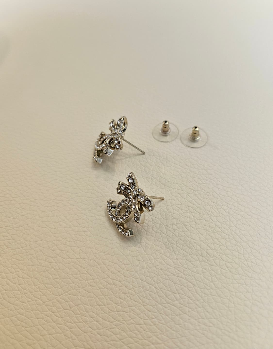 샤넬 리본 보석CC 귀걸이 샴페인골드 업사이클링 상품이미지6