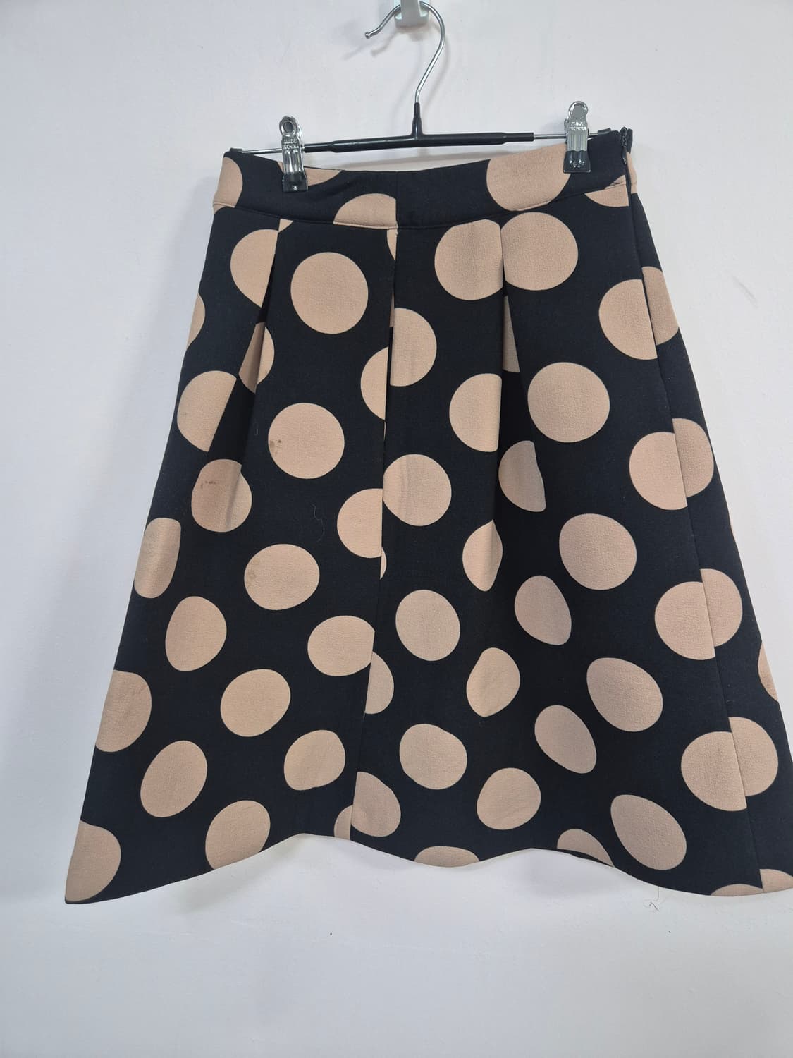 에센셜 엔트워프땡땡이 도트 플레어 스커트 블랙 베이지 상품이미지3