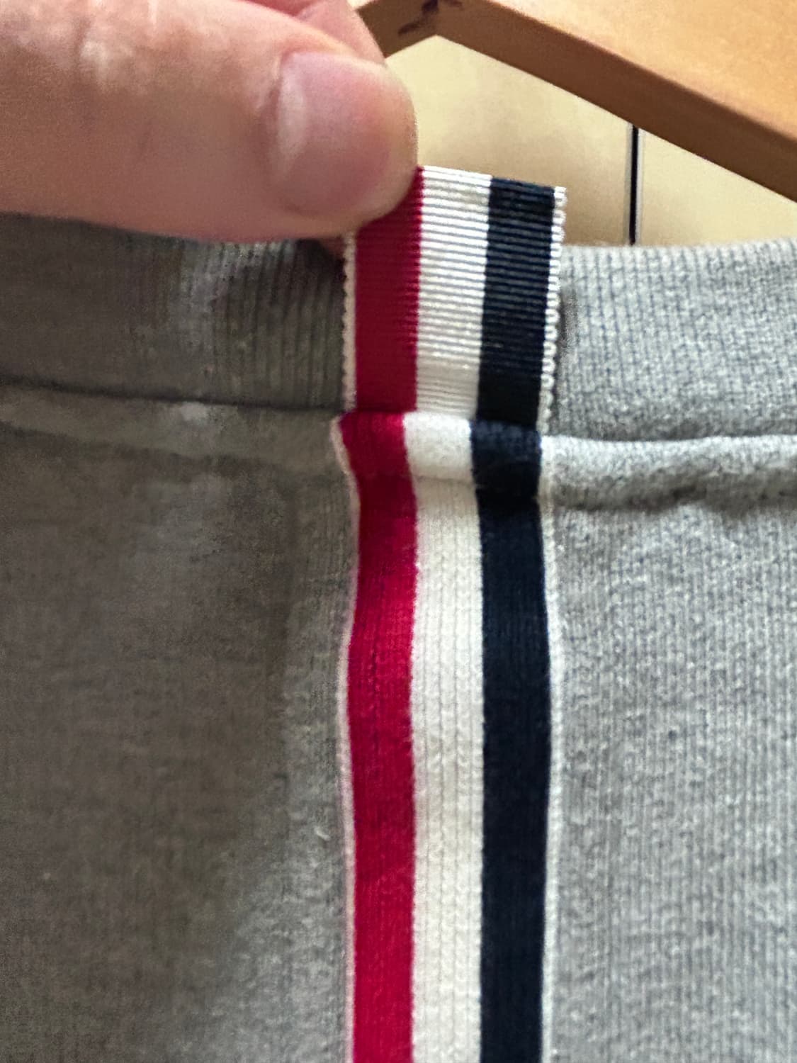 [4] 톰브라운 백삼선 맨투맨 상품이미지9