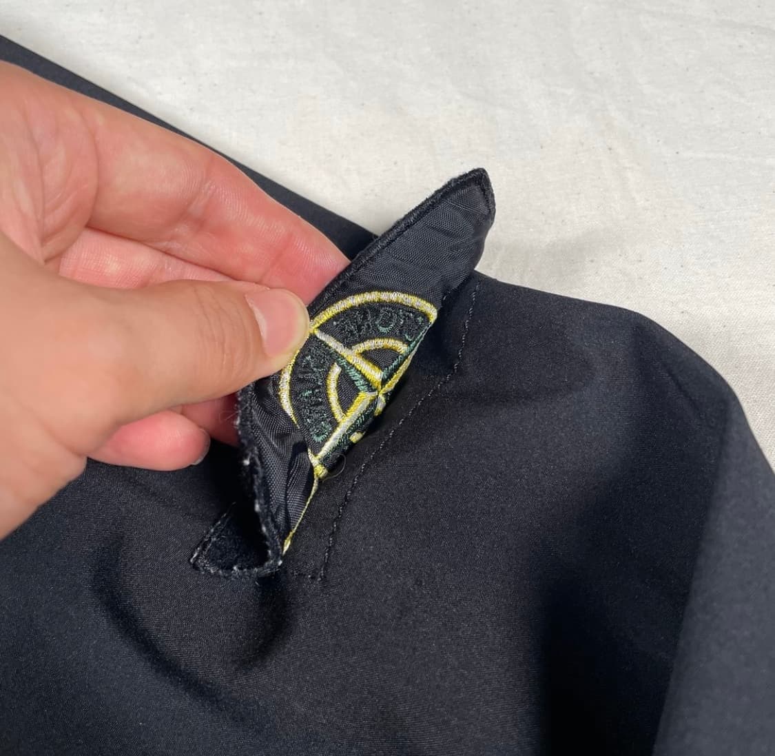 스톤 아일랜드 라이트 소프트 쉘 후드 바람막이 집 업 자켓 져지 상품이미지4