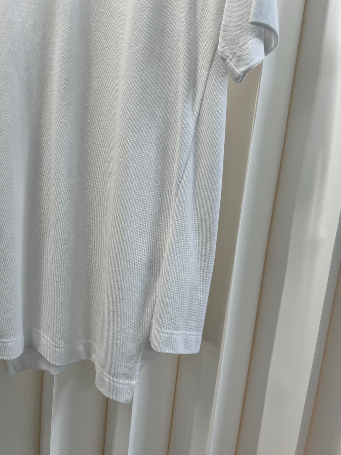 라코스테X꼼데가르숑 화이트 폴로티 상품이미지3