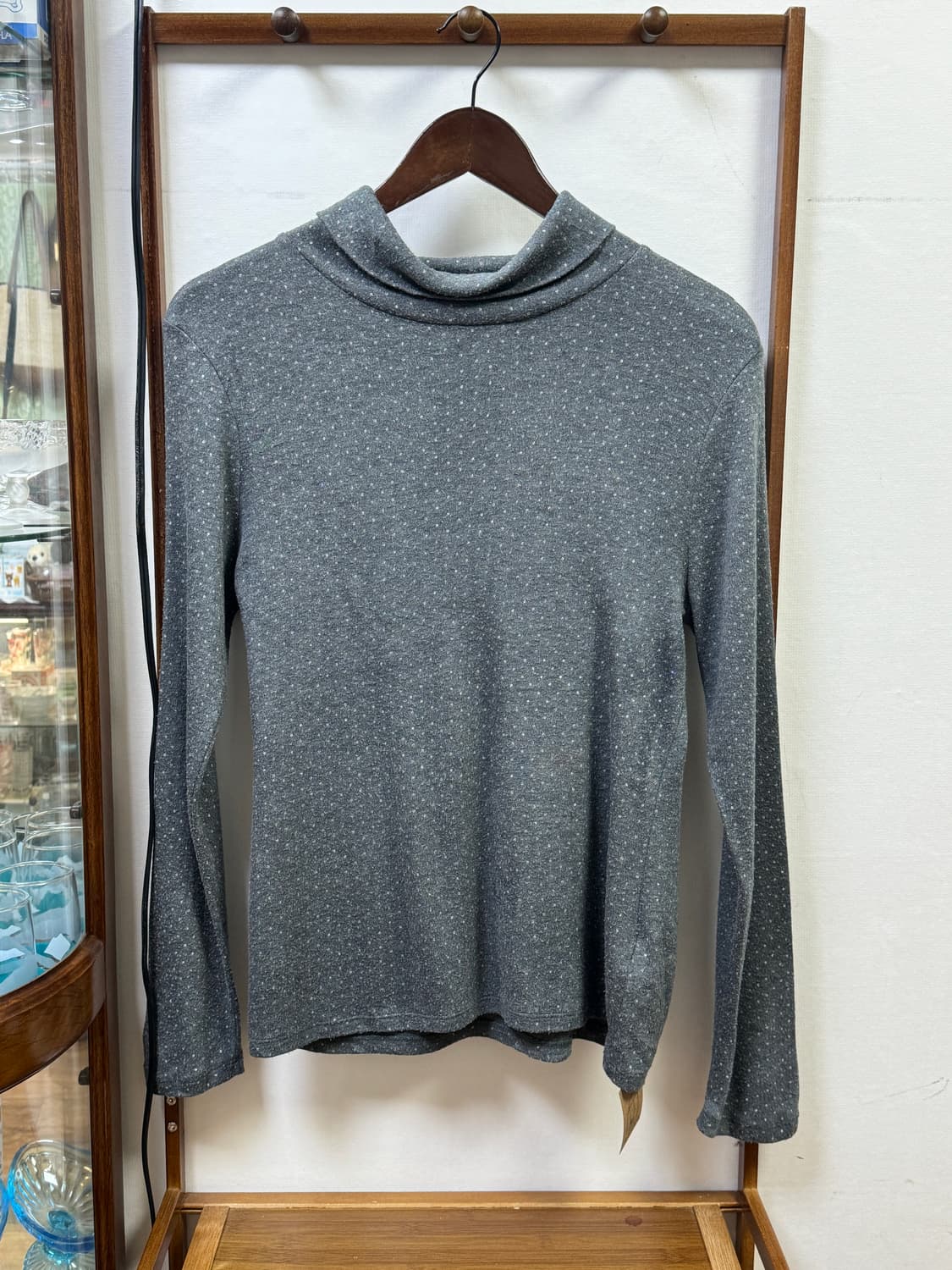 챠콜 도트패턴 목폴라 상품이미지1