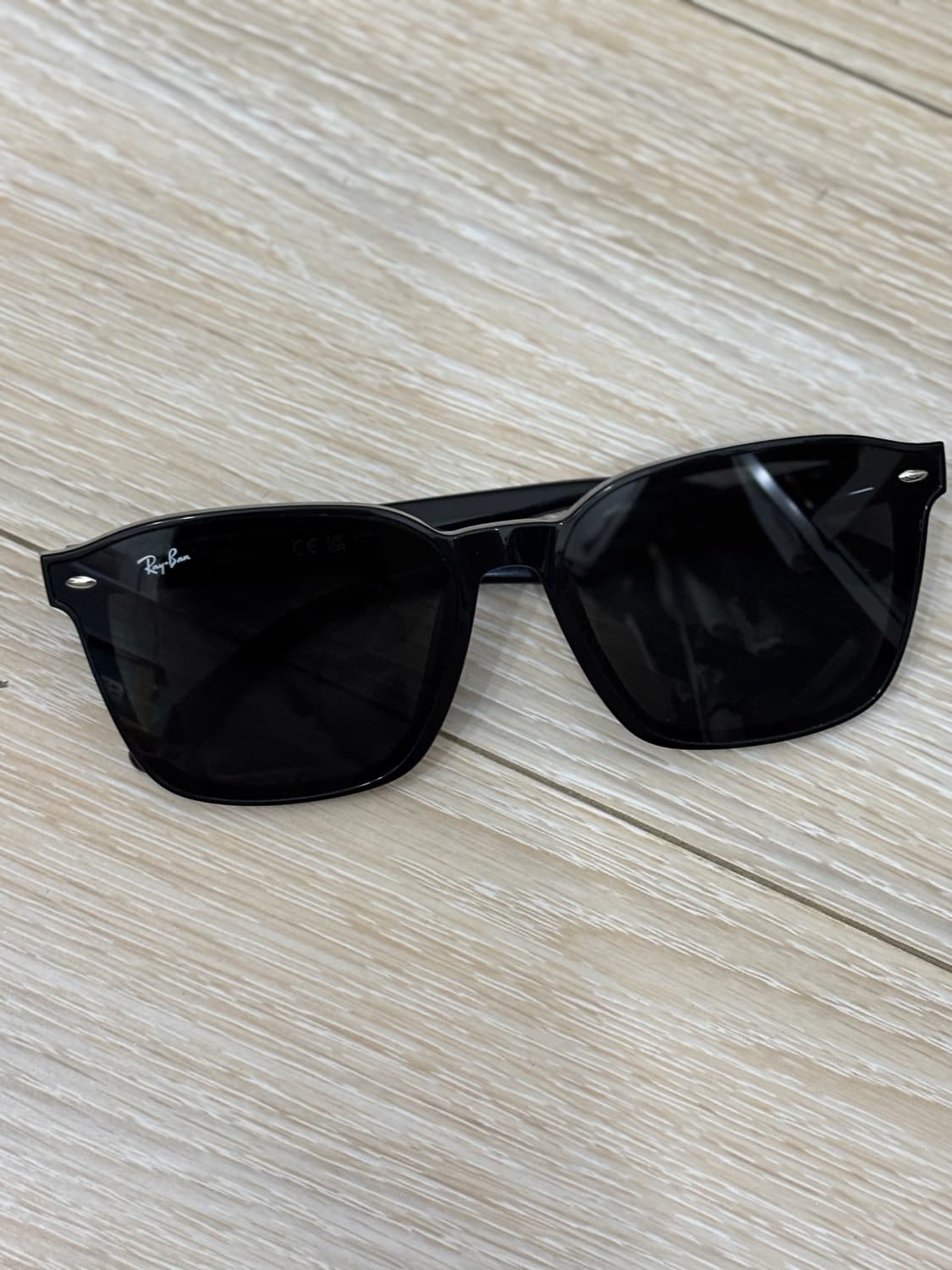 레이밴 RB4392D 폴리쉬드 다크 프레임 상품이미지3