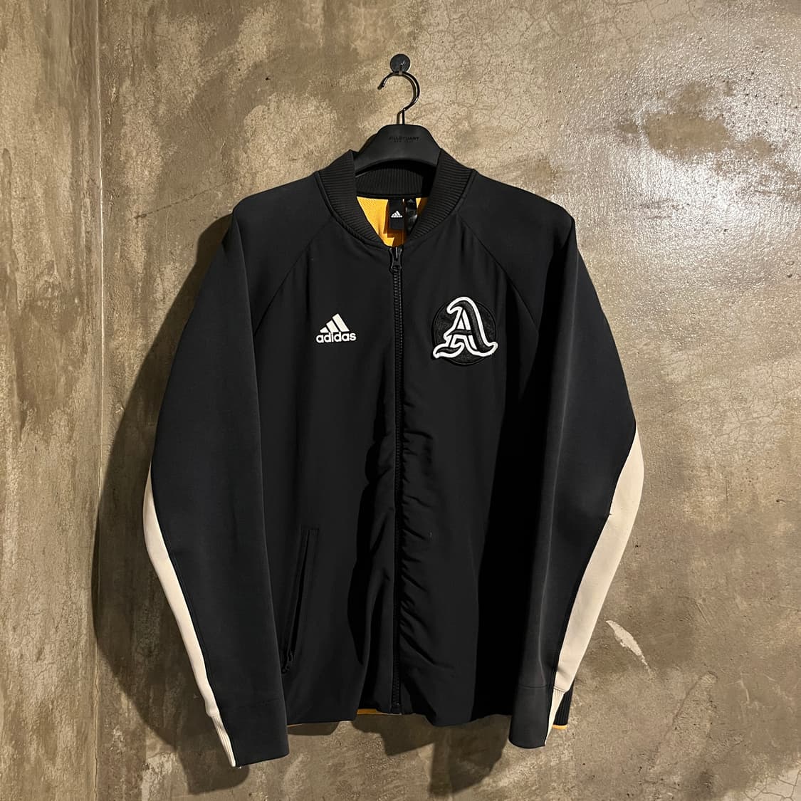 아디다스 블랙 야구 점퍼 상품이미지1