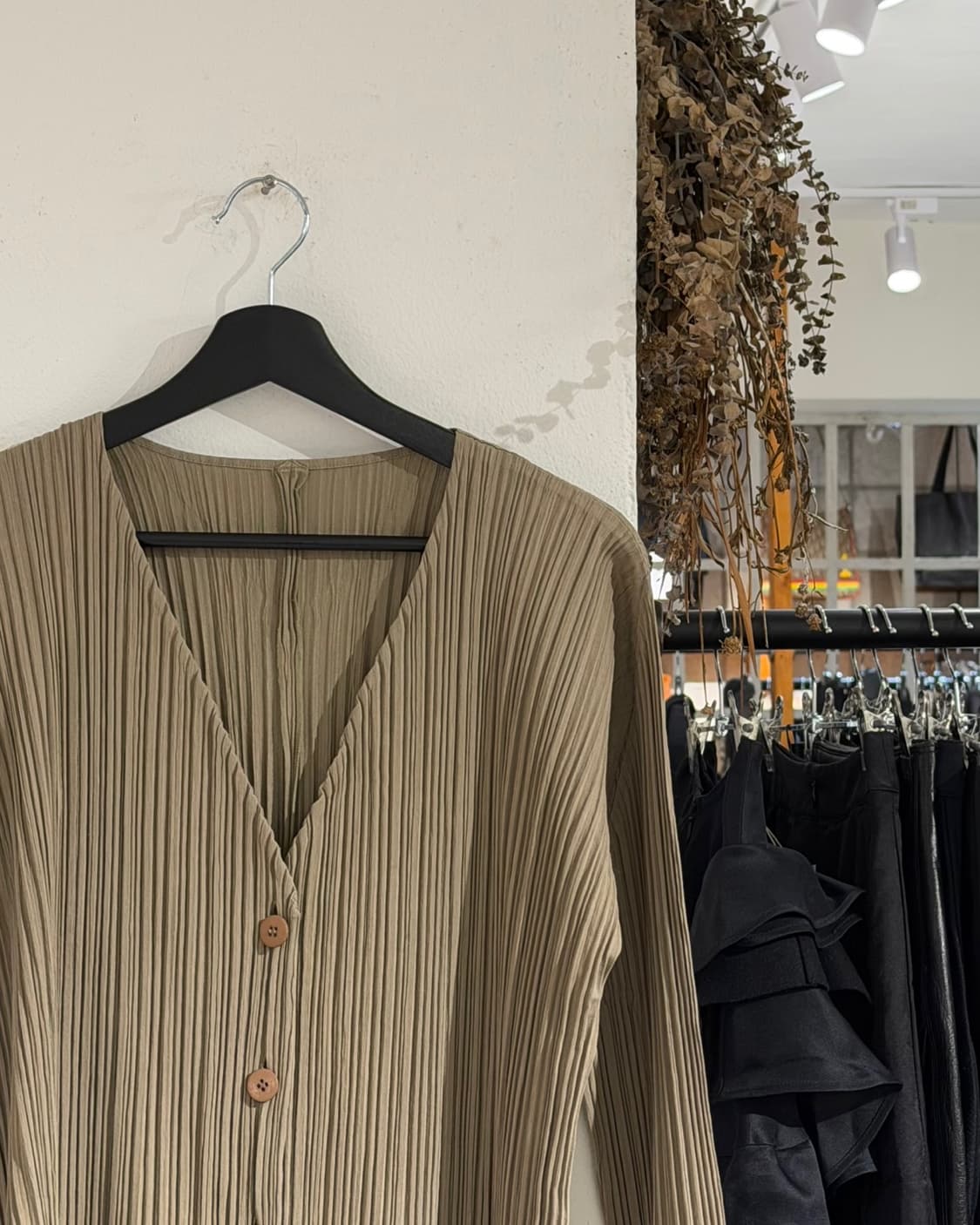 플리츠 플리즈 카키 폴딩 슬리브 펀칭 브이넥 자켓 상품이미지3