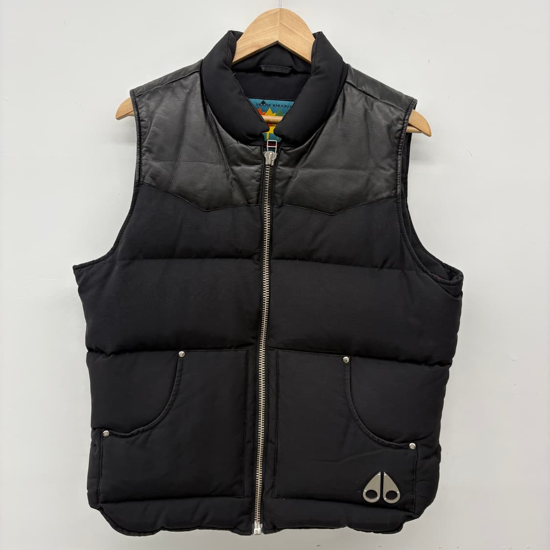 무스너클 블랙 레더 패딩 조끼 L(감정서 포함) 상품이미지2