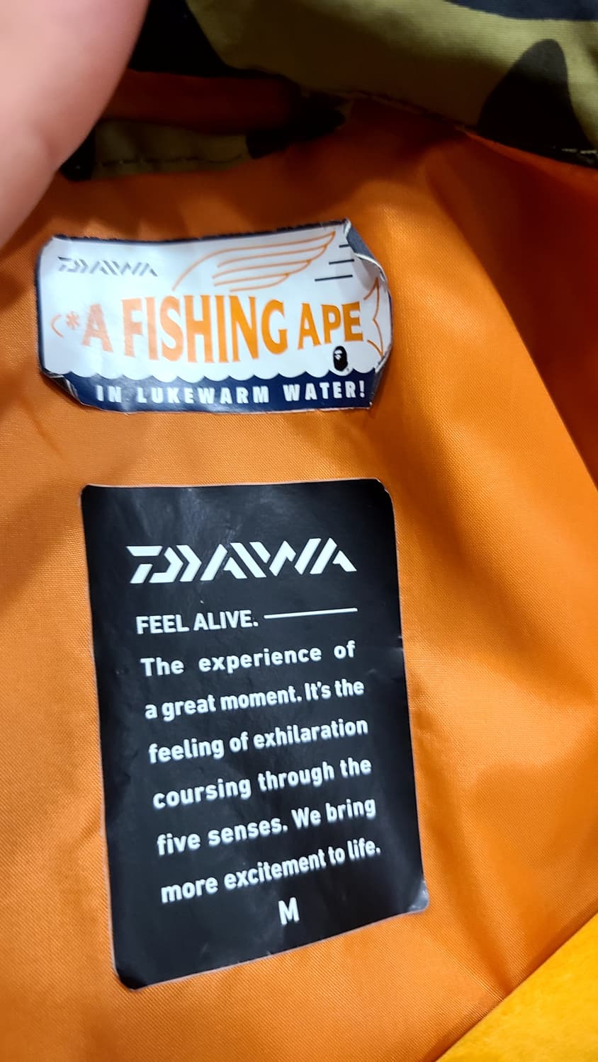 [M]베이프 X 다이와 1st 녹계 필드 자켓 피싱라인 상품이미지4