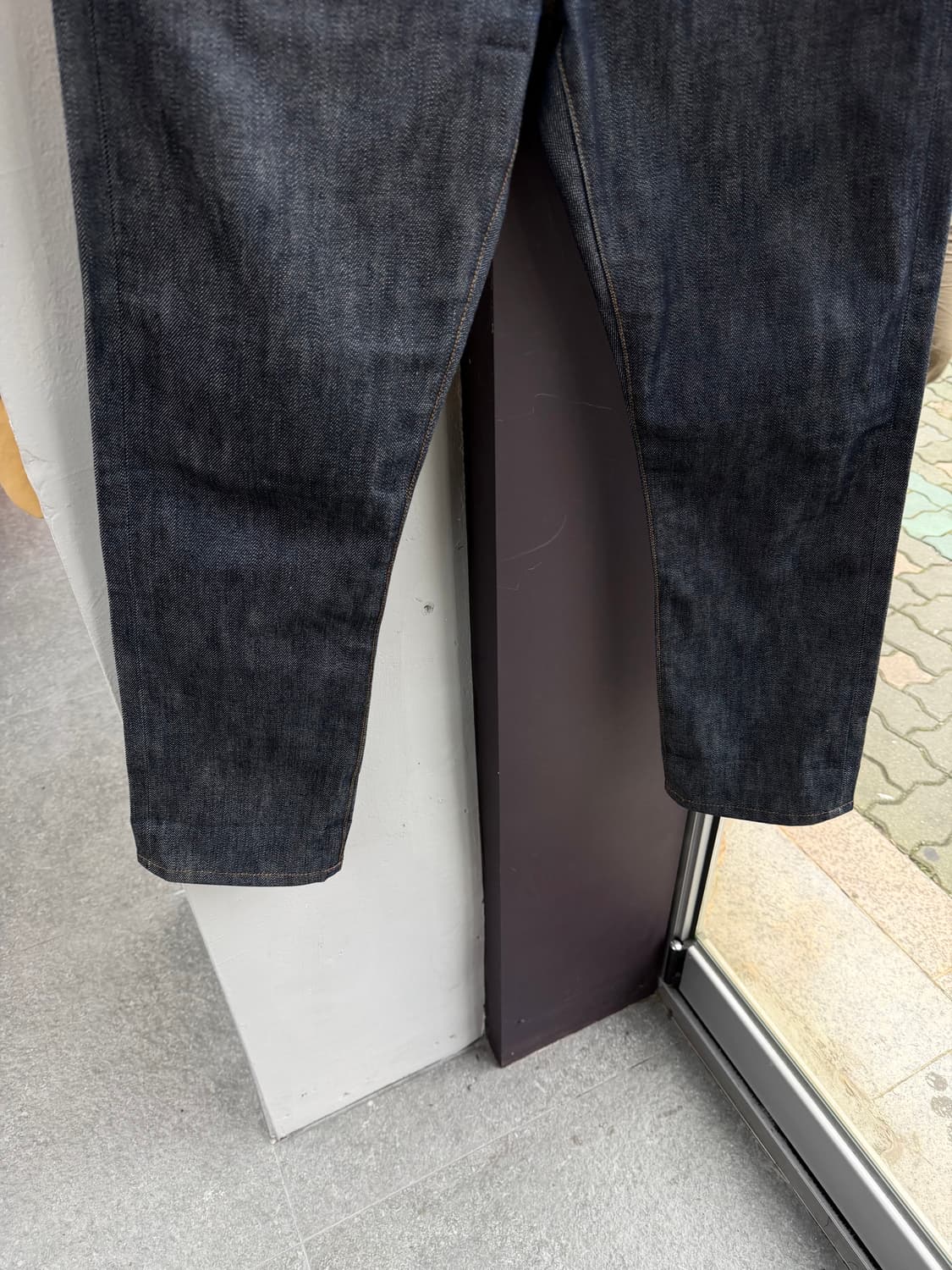 32/ 버버리 브릿 레더 백패치 스탠다드 데님팬츠 상품이미지4