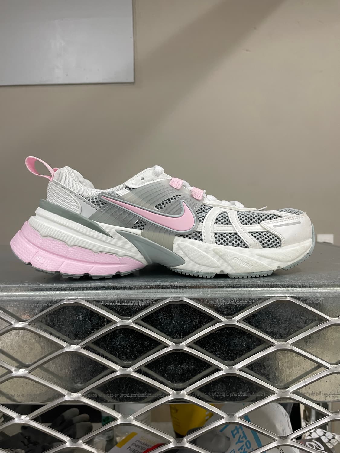 나이키 V2K 메탈릭 화이트 핑크 240 상품이미지4