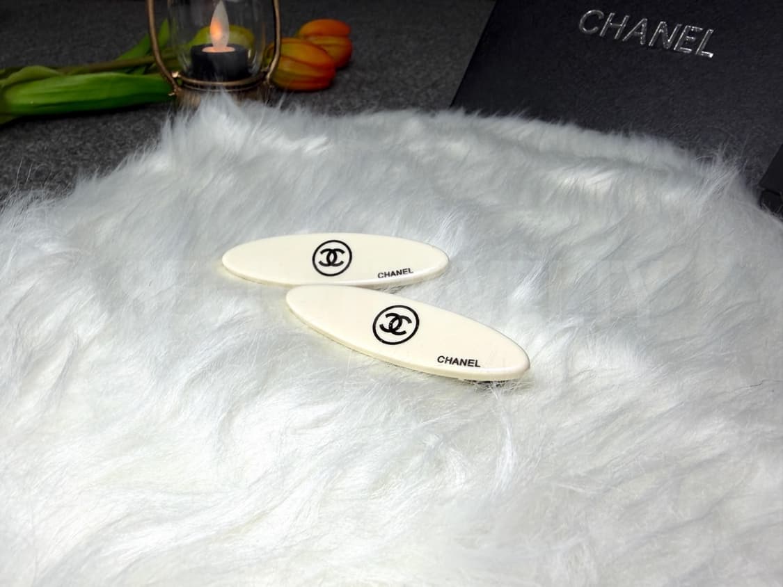 샤넬 화이트 심플 헤어클립 <1ps> 상품이미지5
