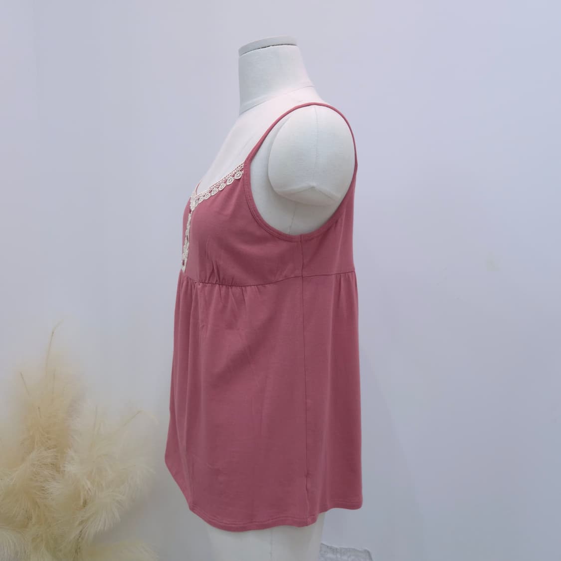 일본판  UNIQLO 레이스 슬리브리스 끈나시 상품이미지4