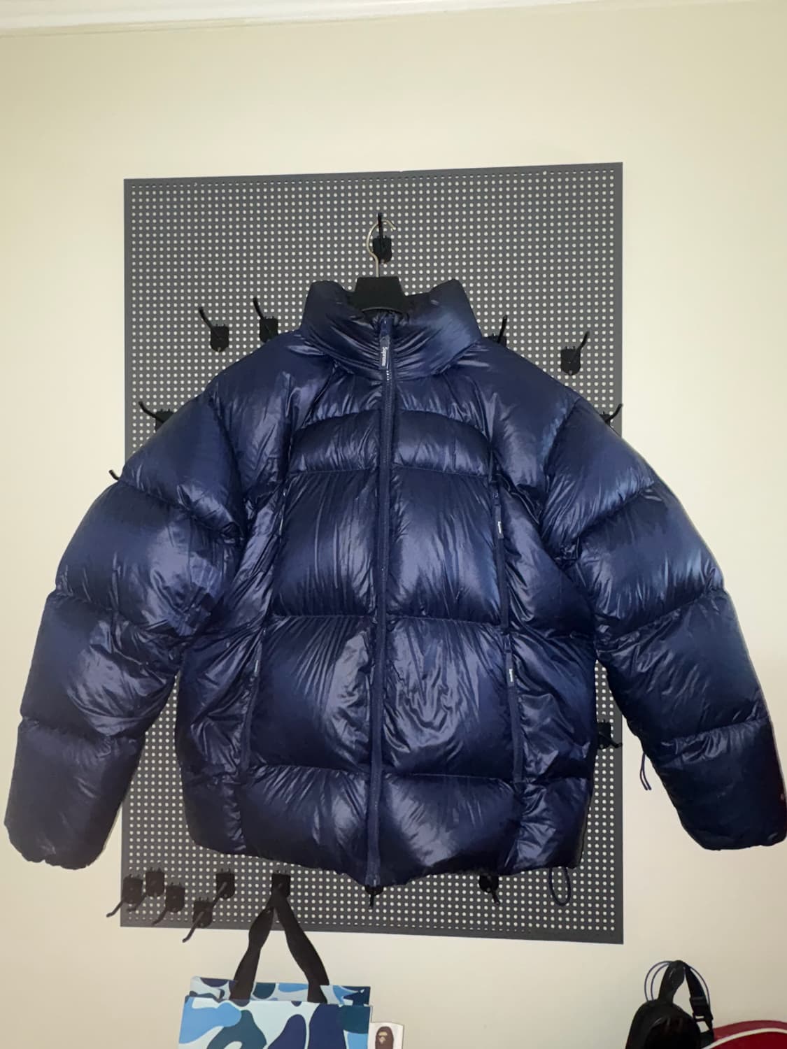 슈프림 페더웨이트 다운 퍼퍼 자켓 네이비 - 23FW 상품이미지2
