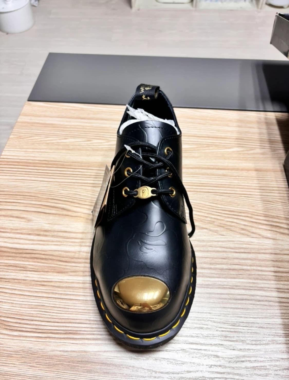 닥터마틴 x 베이프 1461 스무스 엠보스 상품이미지1