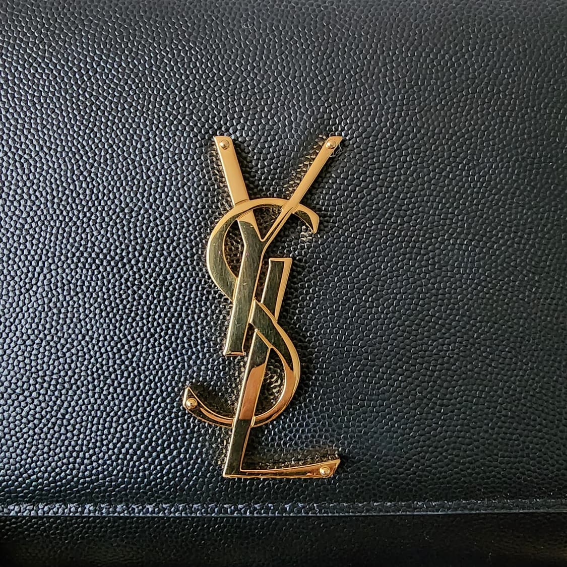 전시품급 생로랑 케이트 그랑드 뿌드르 카프스킨 금장 체인백 미디엄 블랙 상품이미지2