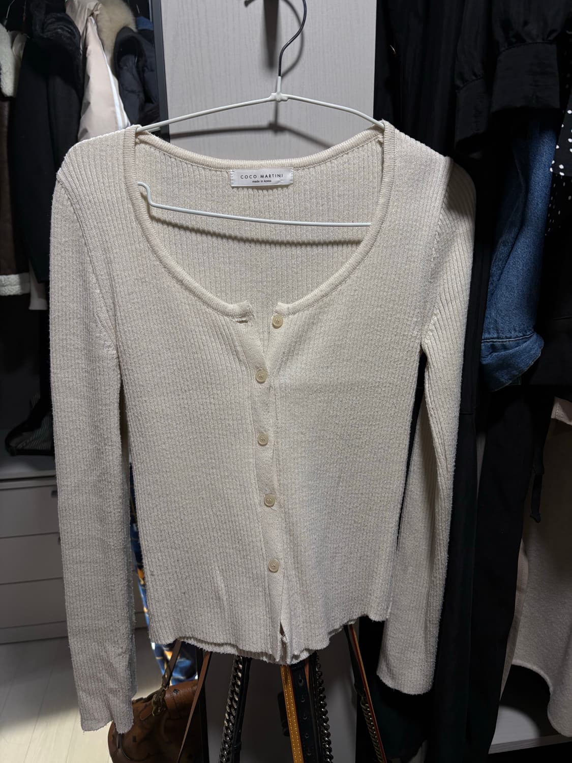 베이지 슬림핏 니트 상품이미지1