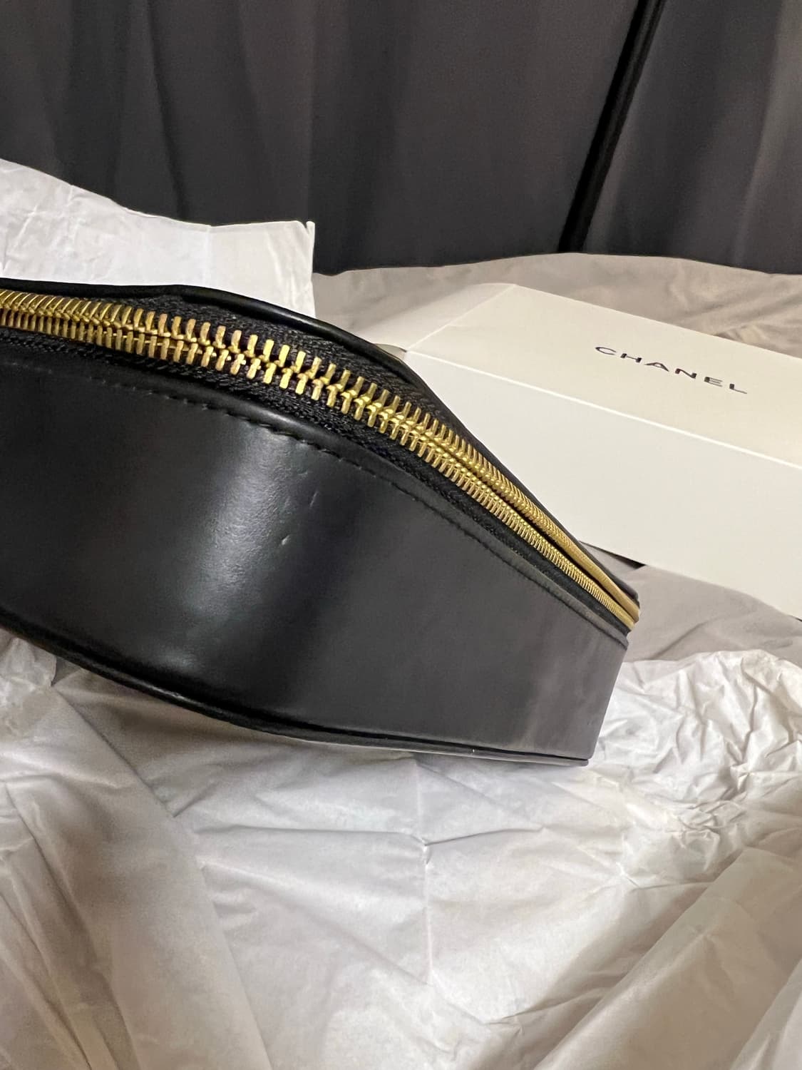 샤넬 뷰티 금장 지퍼 하드 케이스 검정 새제품 상품이미지9