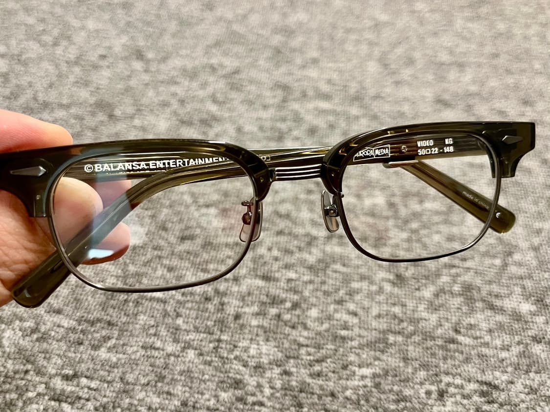 발란사 X 어크루 비디오 안경 카키/건메탈 새제품  상품이미지4