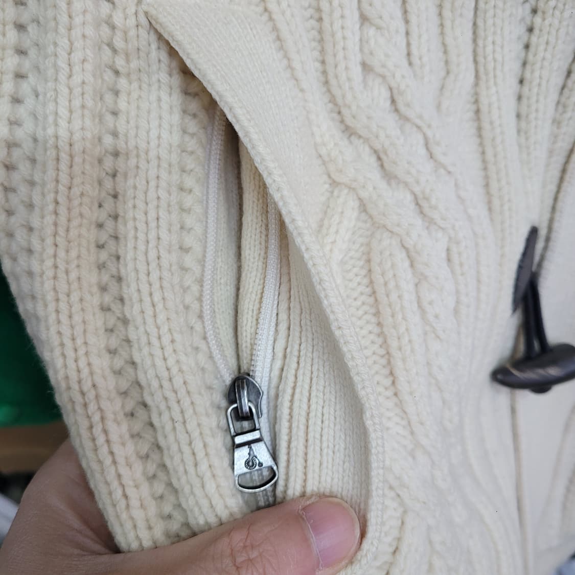 빈폴 아이보리색 후드 꽈배기 니트 집업 떡볶이 가디건 코트 상품이미지3