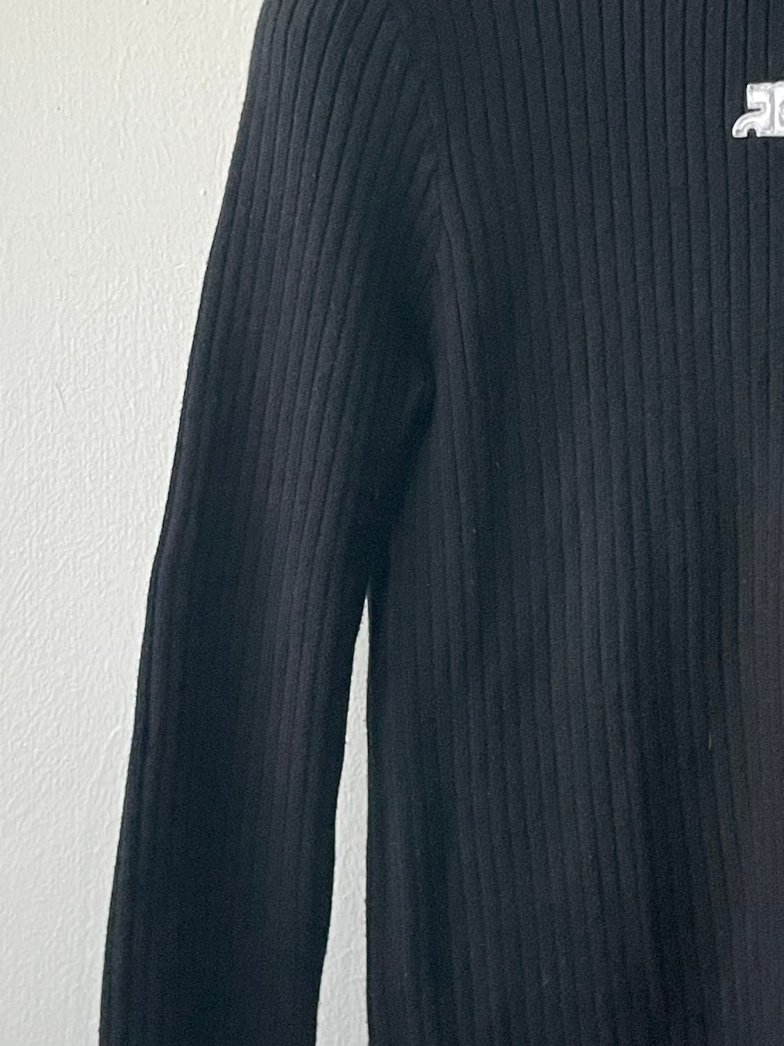 꾸레쥬(courreges) 모크넥 립 스웨터팝니다. 상품이미지3