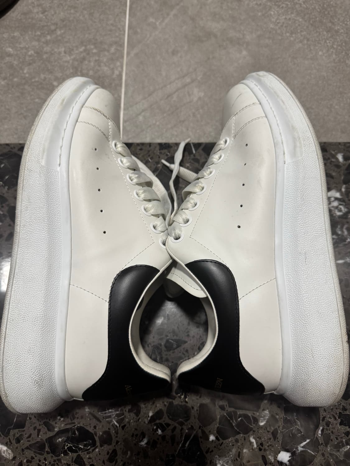 알렉산더 맥퀸 블랙탭 41 상품이미지2