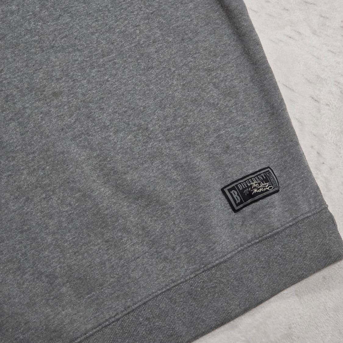 버커루 자수 그레이 맨투맨 상품이미지3