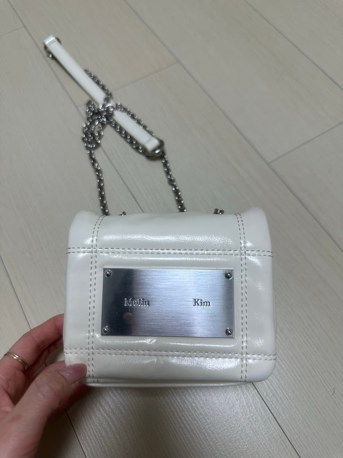 마뗑킴 화이트 크로스백 상품이미지1