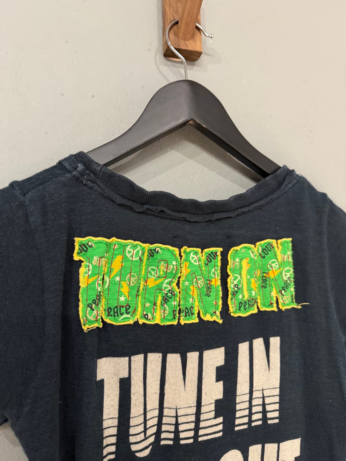 peace mark point lettering detail top 상품이미지8