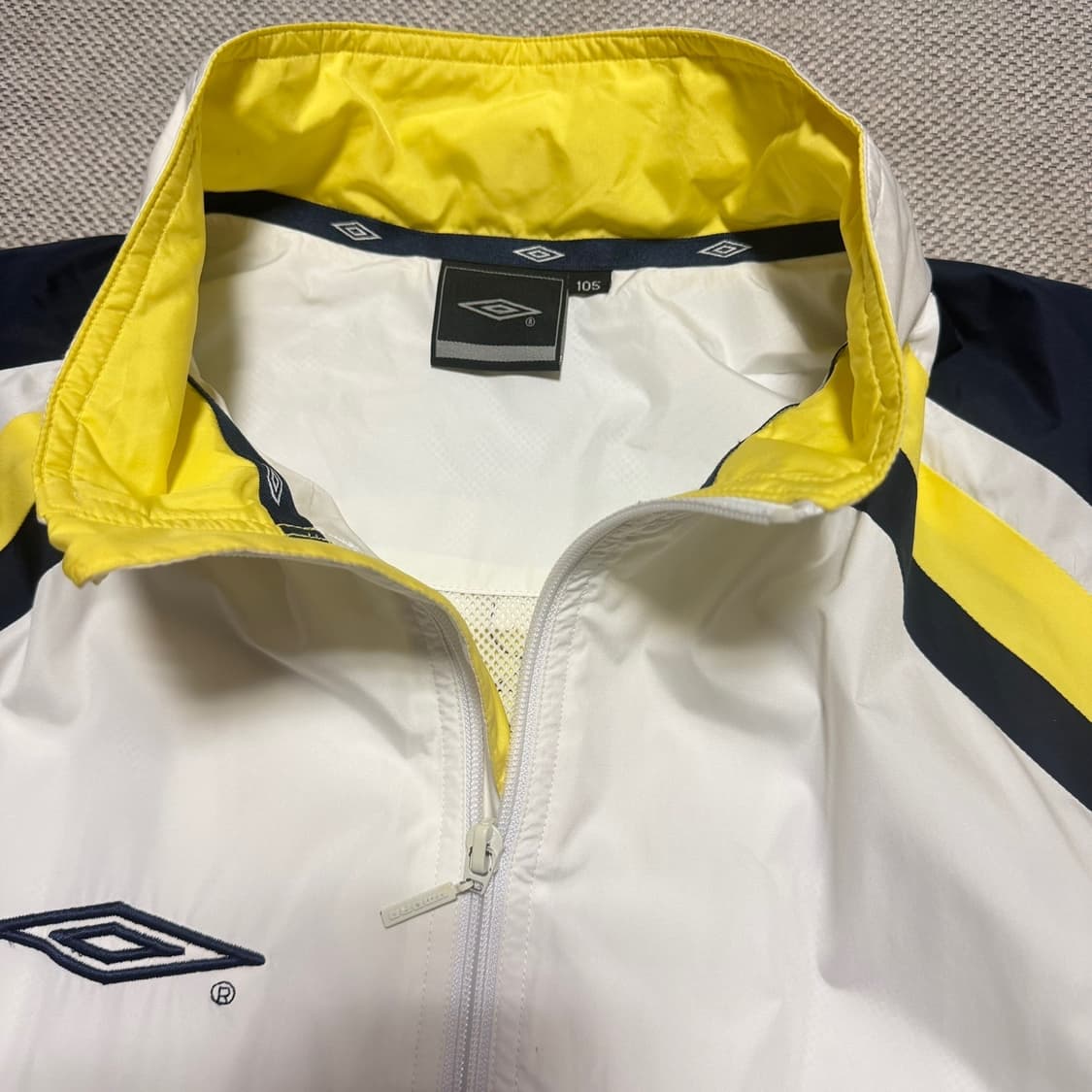 엄브로 올드스쿨 바람막이 상품이미지2