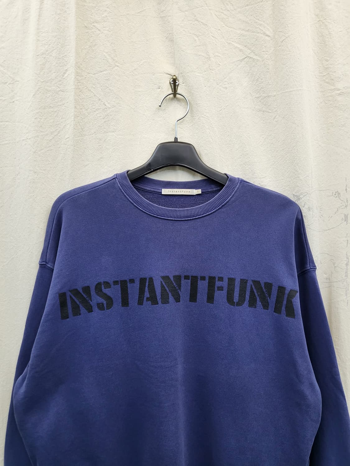 인스턴트펑크 네이비 로고 맨투맨 상품이미지3