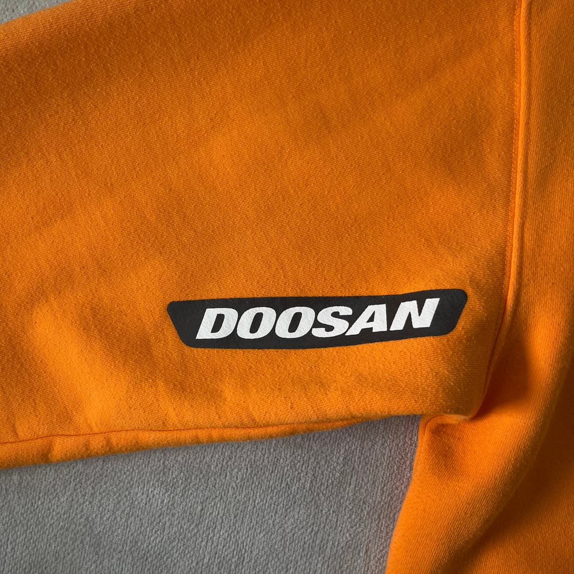 100 아이앱스튜디오 두산 오렌지 맨투맨  상품이미지5