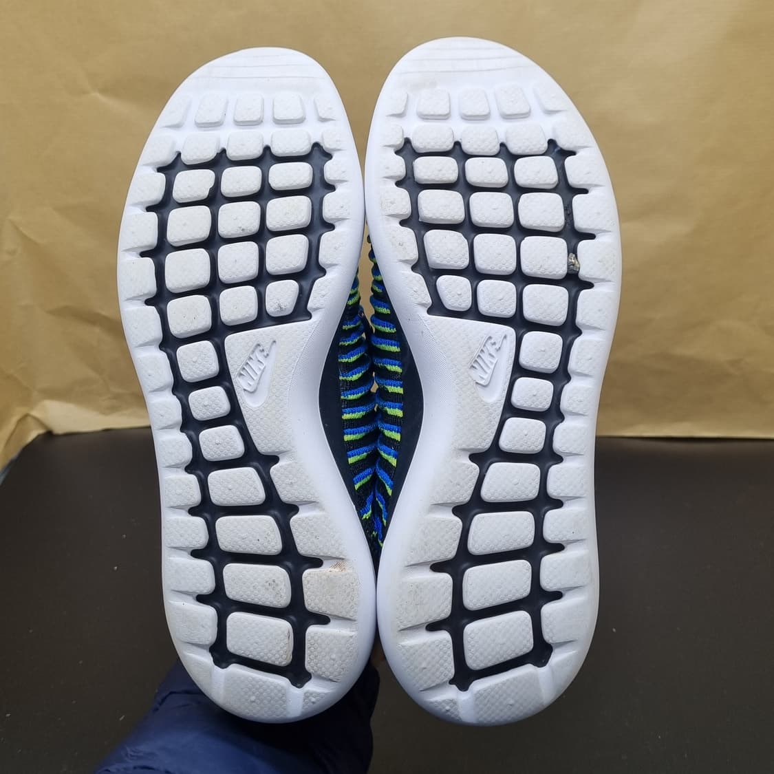 나이키 로쉬2 플라이니트 여성운동화235  상품이미지3